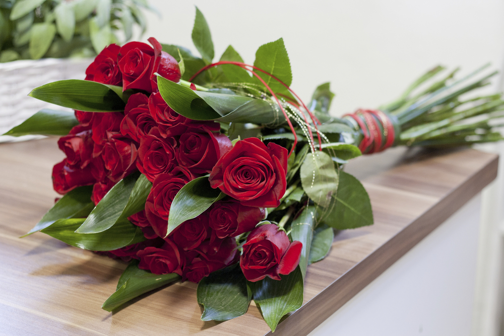 Rosen auf einem Tisch