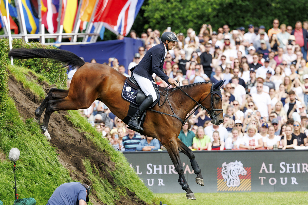 Der deutsche Reiter Andre Thieme auf dem Hamburg Derby